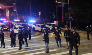 【视频】洛杉矶周三继续宵禁 得州州长拟出动国民警卫队维持秩序防示威