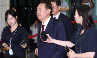 韩国前总统尹锡悦第二次传讯未到案...