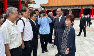 前国民党主席洪秀柱抵京 参加纪念...